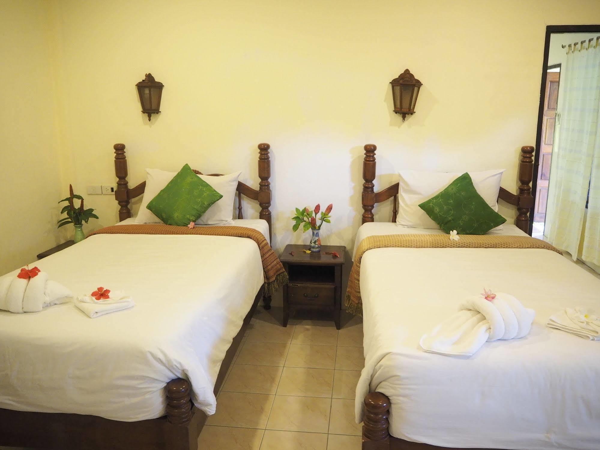 Euro Lanta White Rock Resort Ko Lanta Exterior foto